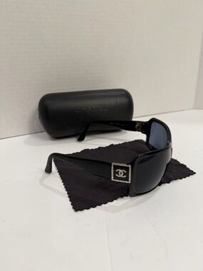 VINTAGE CHANEL BLACK CRYSTAL CC SUNGLASSES Y2K